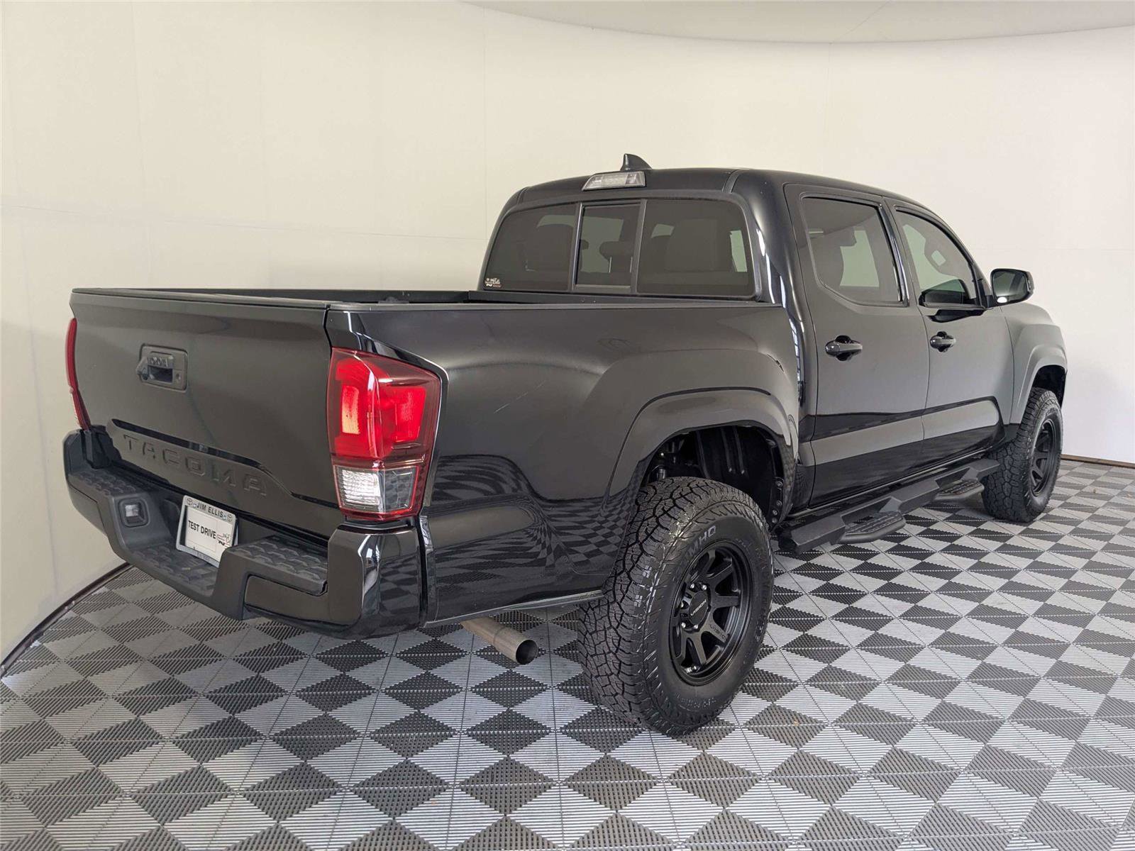 Used 2022 Toyota Tacoma SR RWD image 5