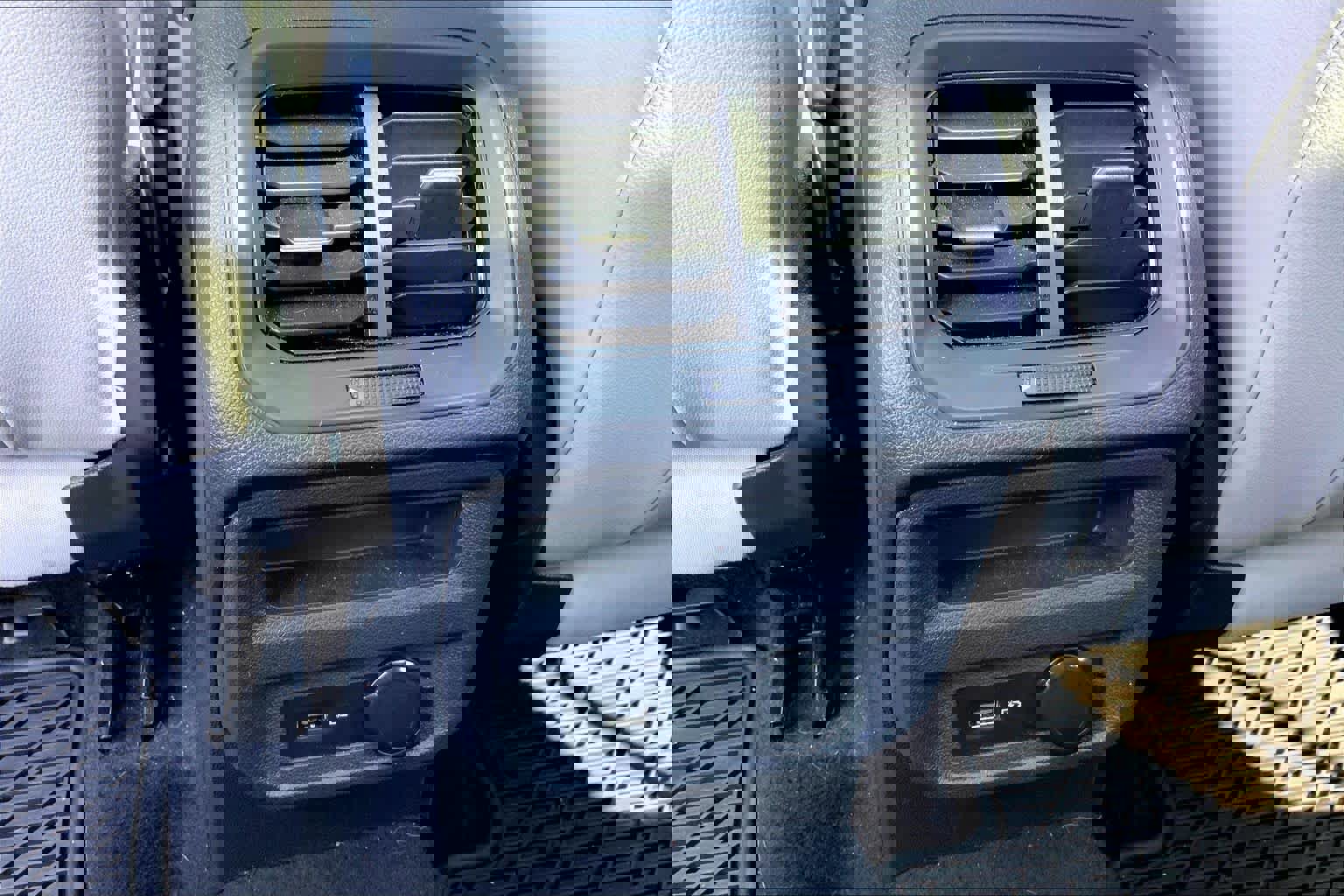 Used 2020 Volkswagen Tiguan SEL Premium R-Line w/ 3rd Row Seat Package image 35