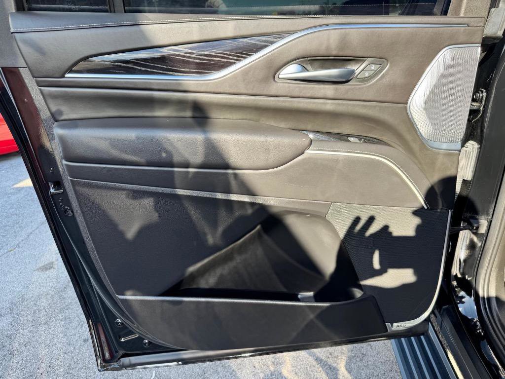 Used 2023 Cadillac Escalade ESV V image 28