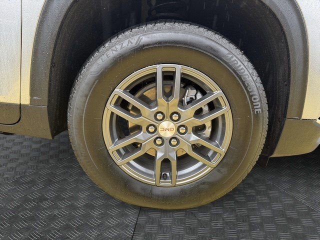 Used 2025 GMC Acadia Elevation image 8