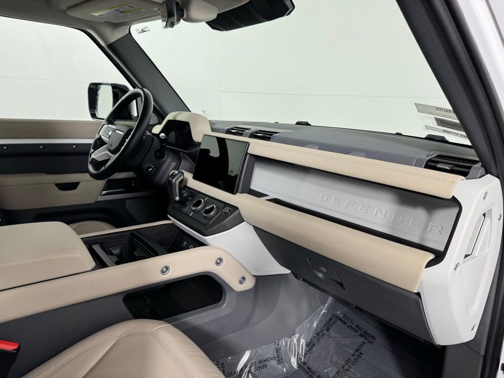 Used 2024 Land Rover Defender 130 S image 33
