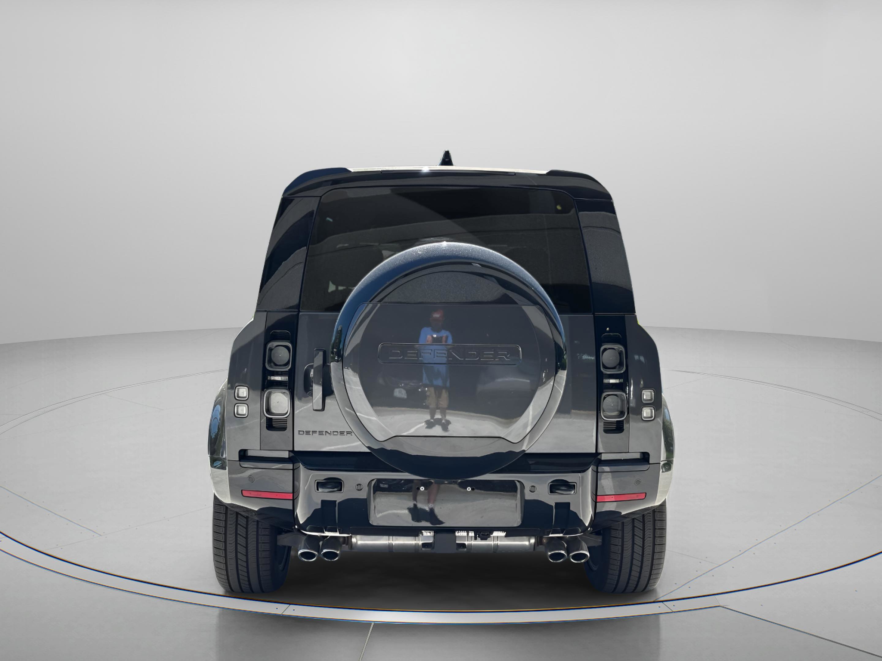 New 2025 Land Rover Defender 110 V8 image 4
