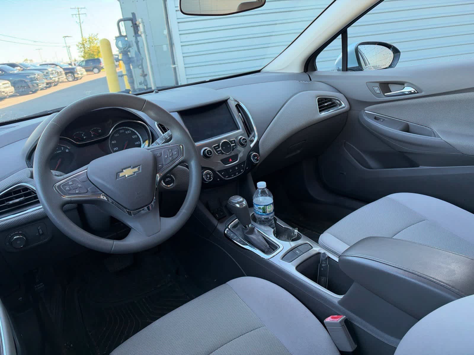 Used 2017 Chevrolet Cruze LT w/ Sun And Sound Package FWD image 11