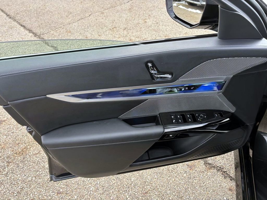 Used 2024 BMW 760i xDrive w/ Executive Package image 11