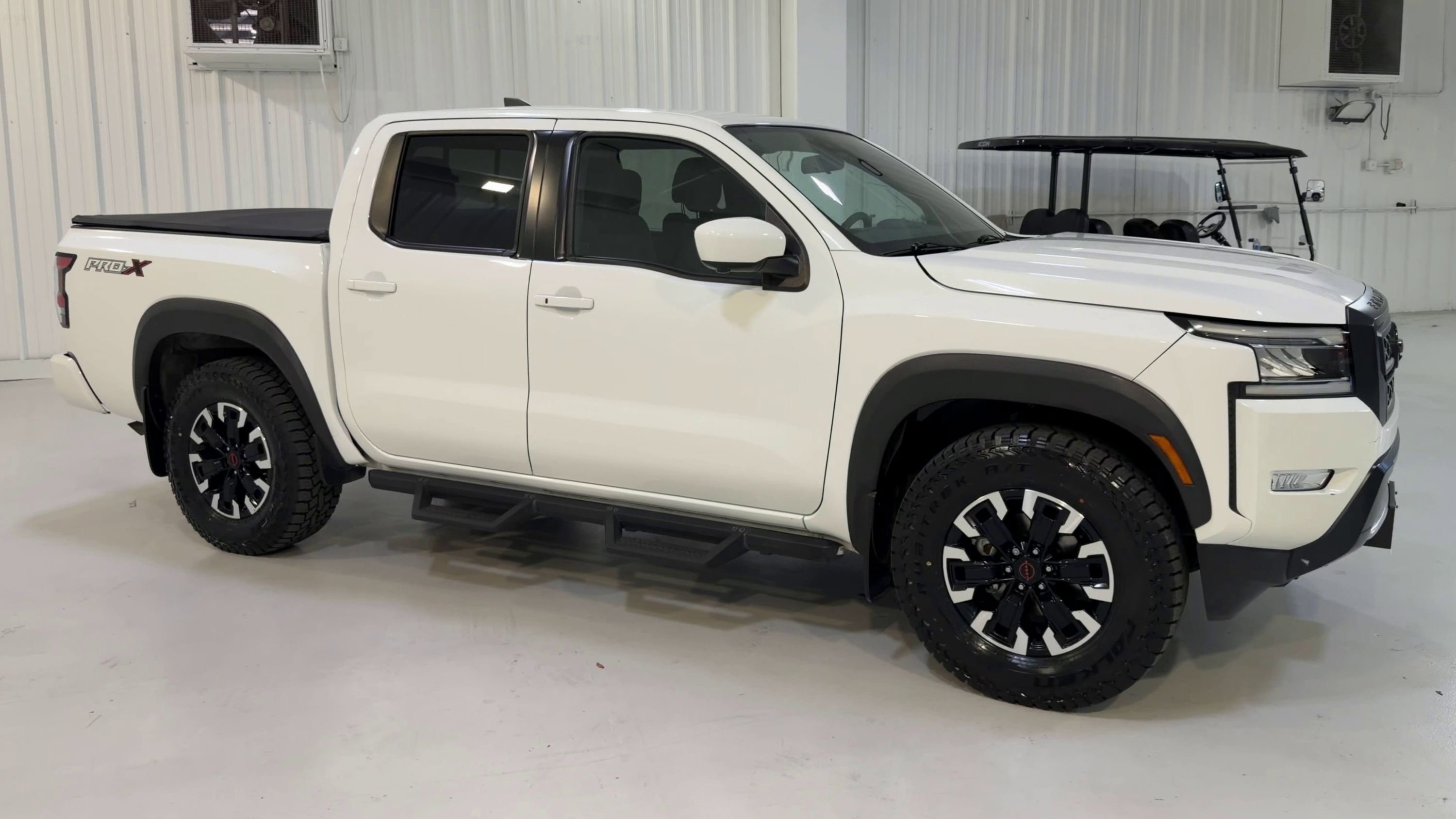 Used 2022 Nissan Frontier Pro-X RWD image 3