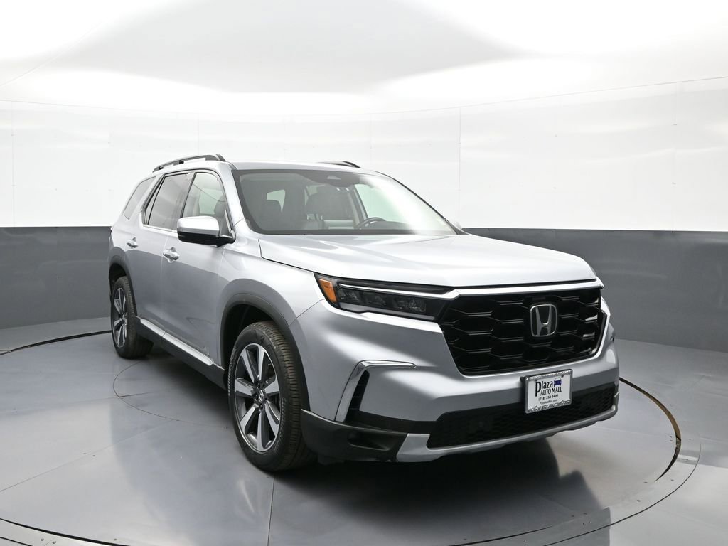 Certified 2023 Honda Pilot Touring image 3