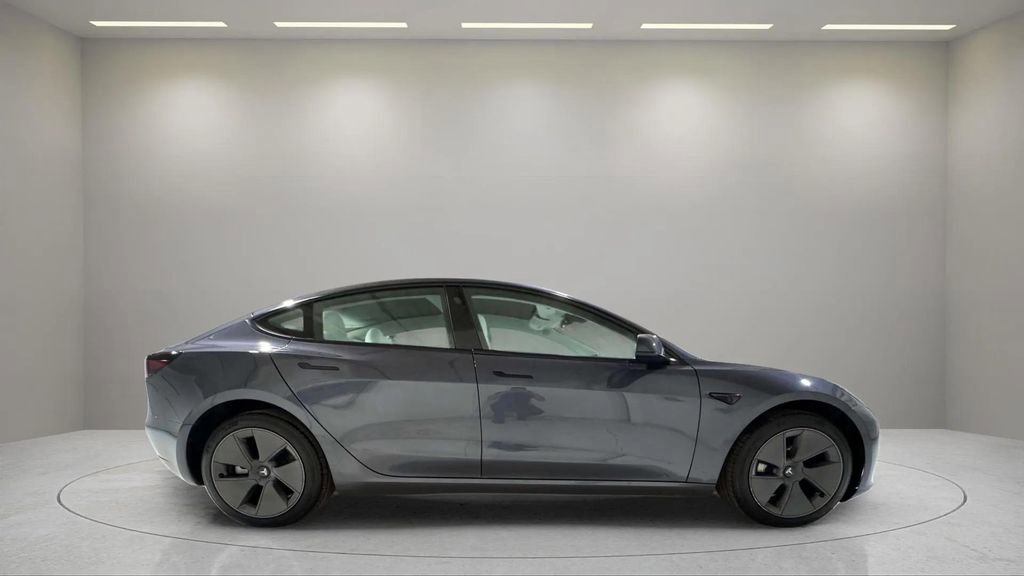 Used 2023 Tesla Model 3 Standard Range image 2