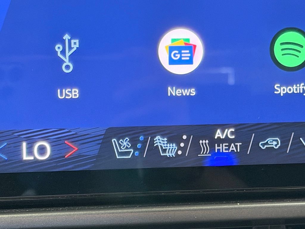 Used 2024 Chevrolet Equinox EV RS FWD image 52