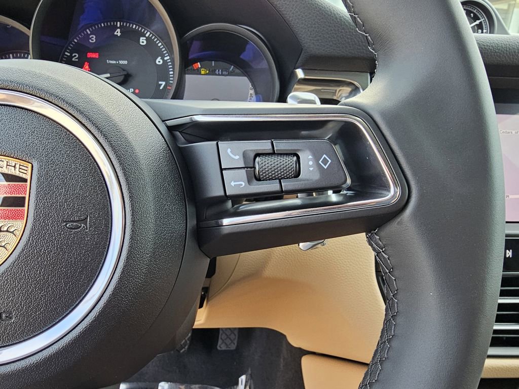 Used 2025 Porsche Macan AWD/4WD image 36