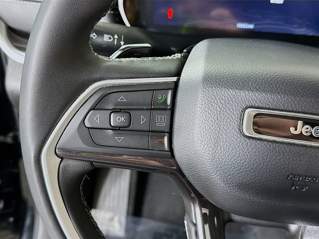 Used 2023 Jeep Grand Cherokee Altitude AWD/4WD image 22