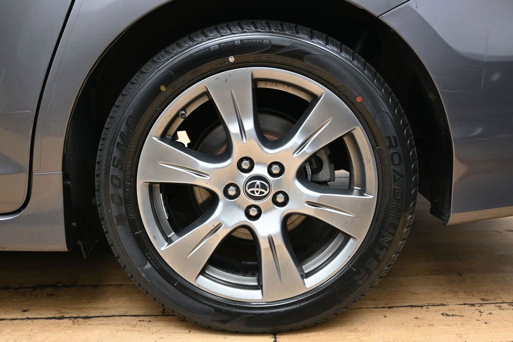 Used 2018 Toyota Sienna SE FWD image 14