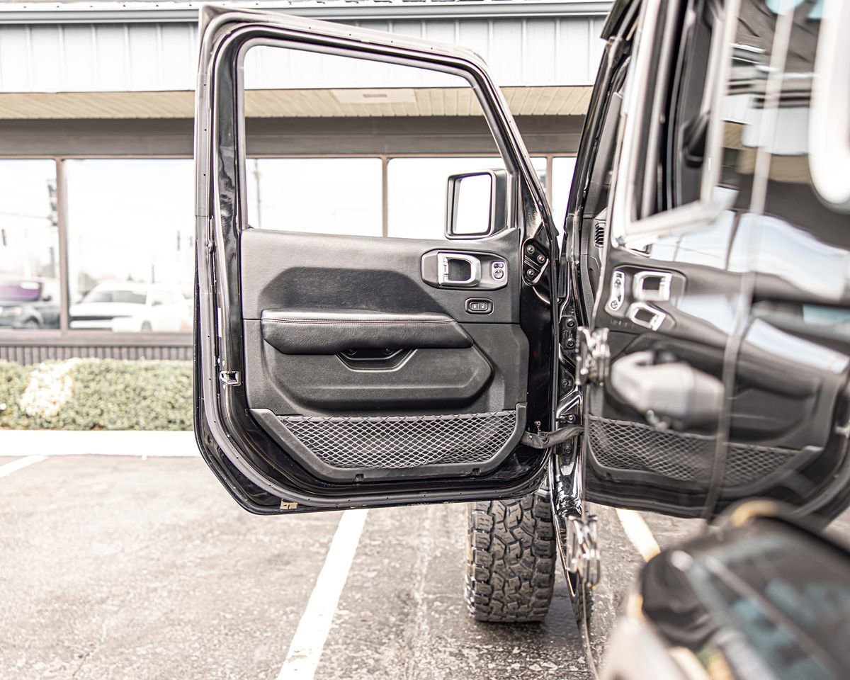 Used 2018 Jeep Wrangler Unlimited Sahara image 30