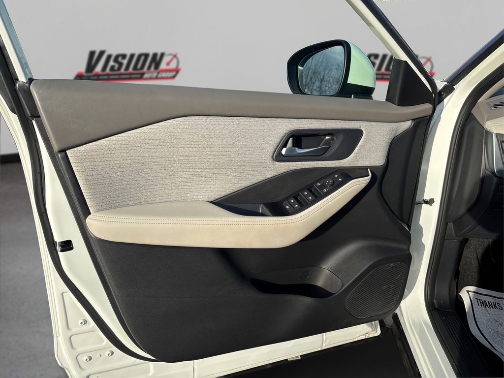 Used 2023 Nissan Rogue SV image 22