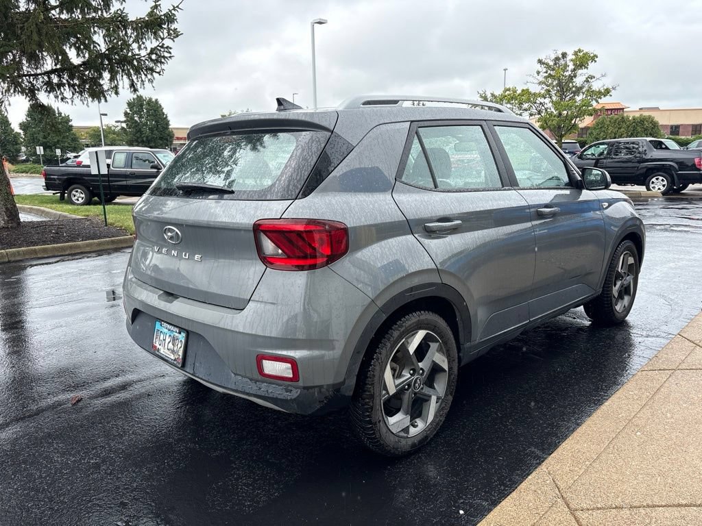 Used 2022 Hyundai Venue SEL FWD image 3