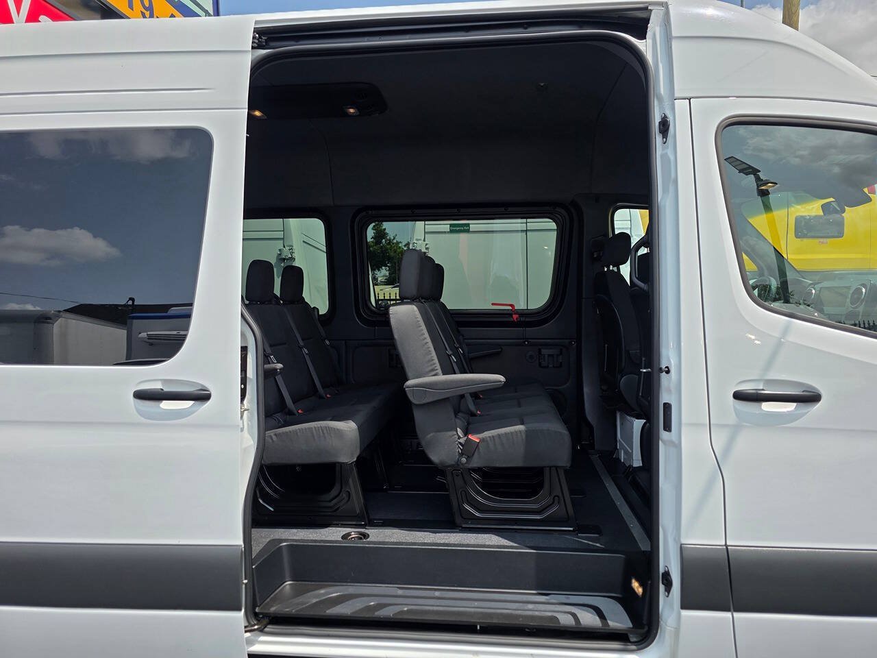 Used 2025 Mercedes-Benz Sprinter 2500 image 15