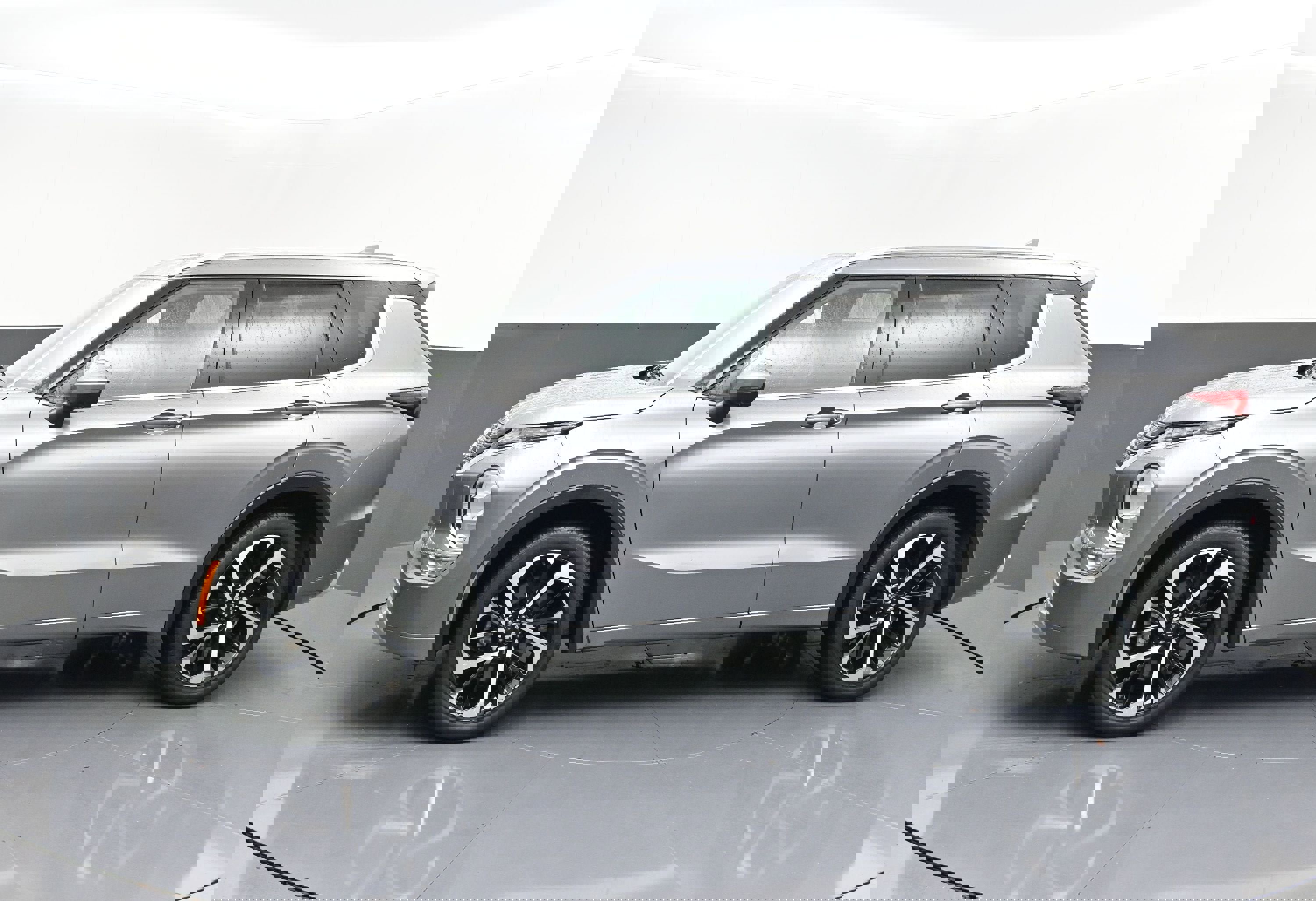 Used 2022 Mitsubishi Outlander SEL image 4