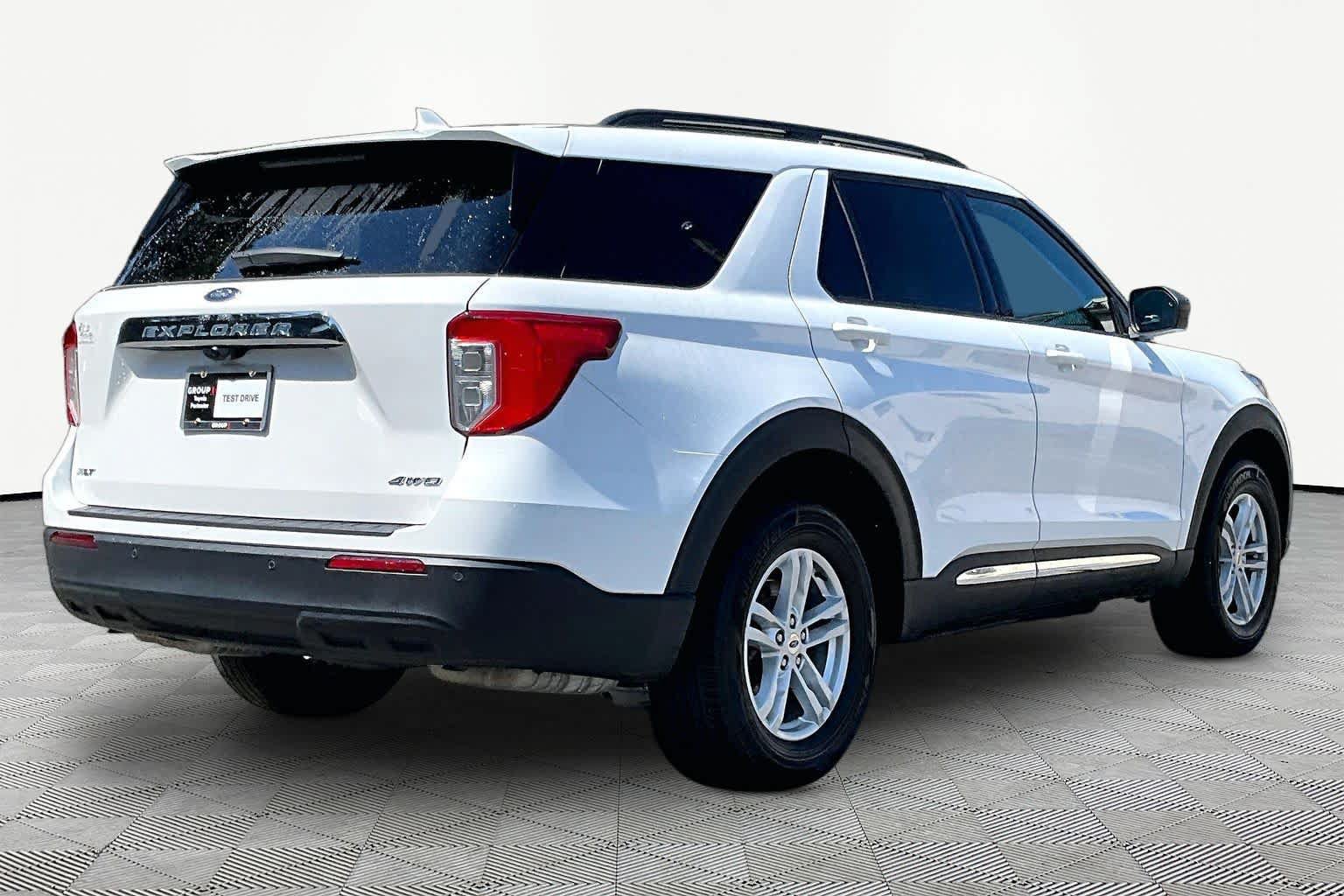 Used 2024 Ford Explorer XLT AWD/4WD image 13