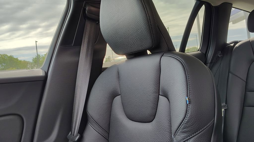 New 2026 Volvo V60 B5 Cross Country Plus w/ Protection Package Premier image 25