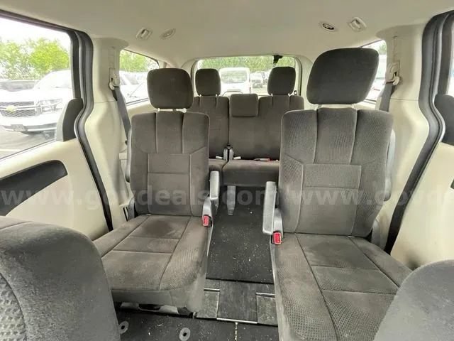 Used 2013 Dodge Grand Caravan SE FWD image 17