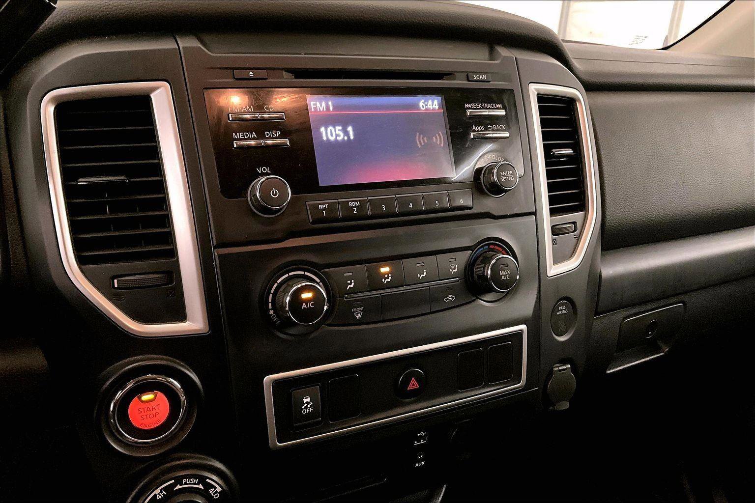 Used 2017 Nissan Titan S image 6