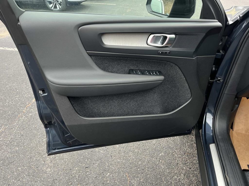 New 2026 Volvo XC40 B4 Core w/ Climate Package image 20