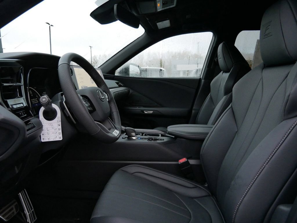 Used 2026 Lexus TX 500h AWD w/ Technology Package image 9