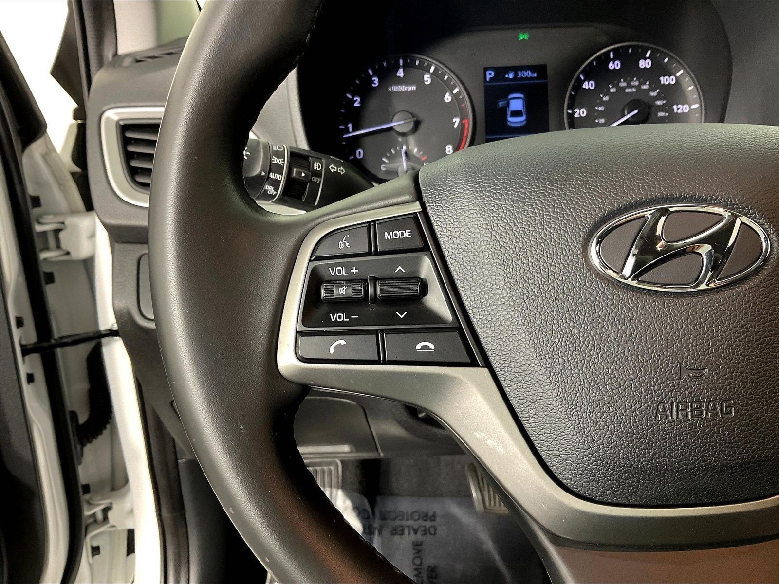 Used 2022 Hyundai Accent Limited FWD image 11