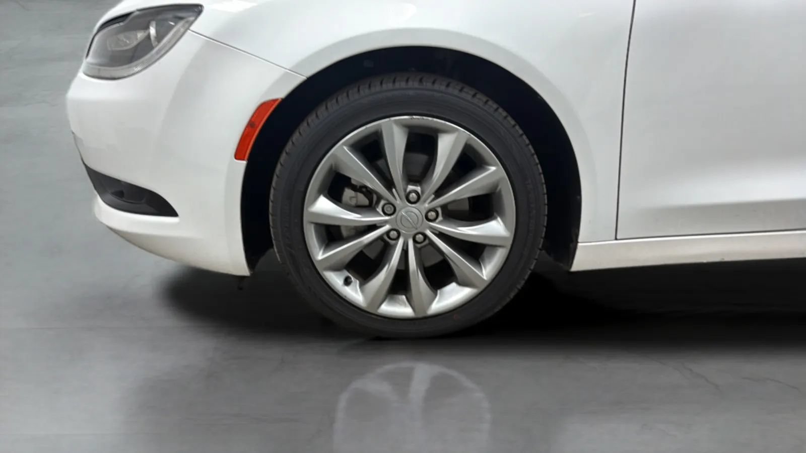 Used 2015 Chrysler 200 S w/ Navigation & Sound Group I FWD image 29