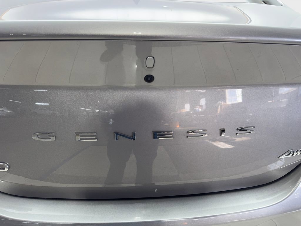 Used 2025 Genesis G70 2.5T image 21