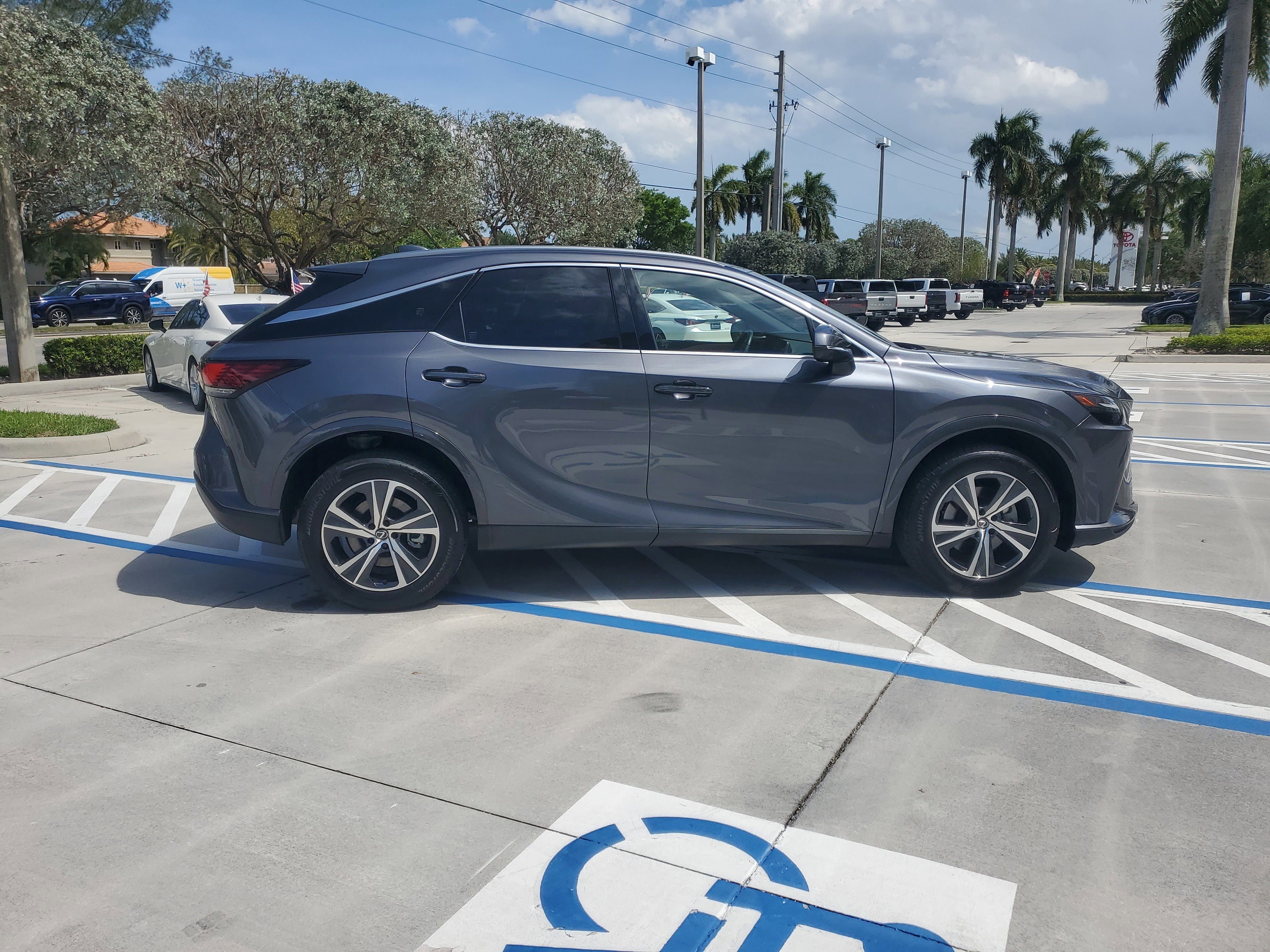 Used 2025 Lexus RX 350 Premium w/ Accessory Package (Z1) FWD image 11
