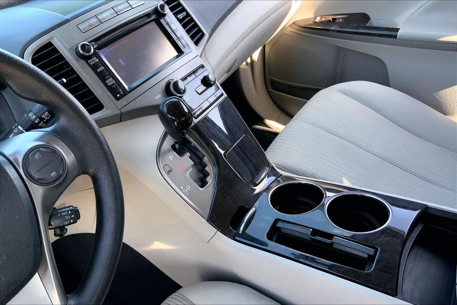 Used 2013 Toyota Venza LE w/ LE Convenience Pkg FWD image 16