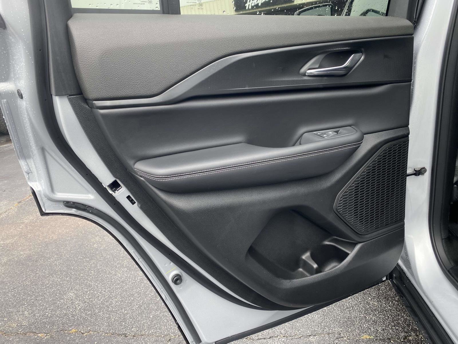 Certified 2024 Jeep Grand Cherokee Altitude image 21