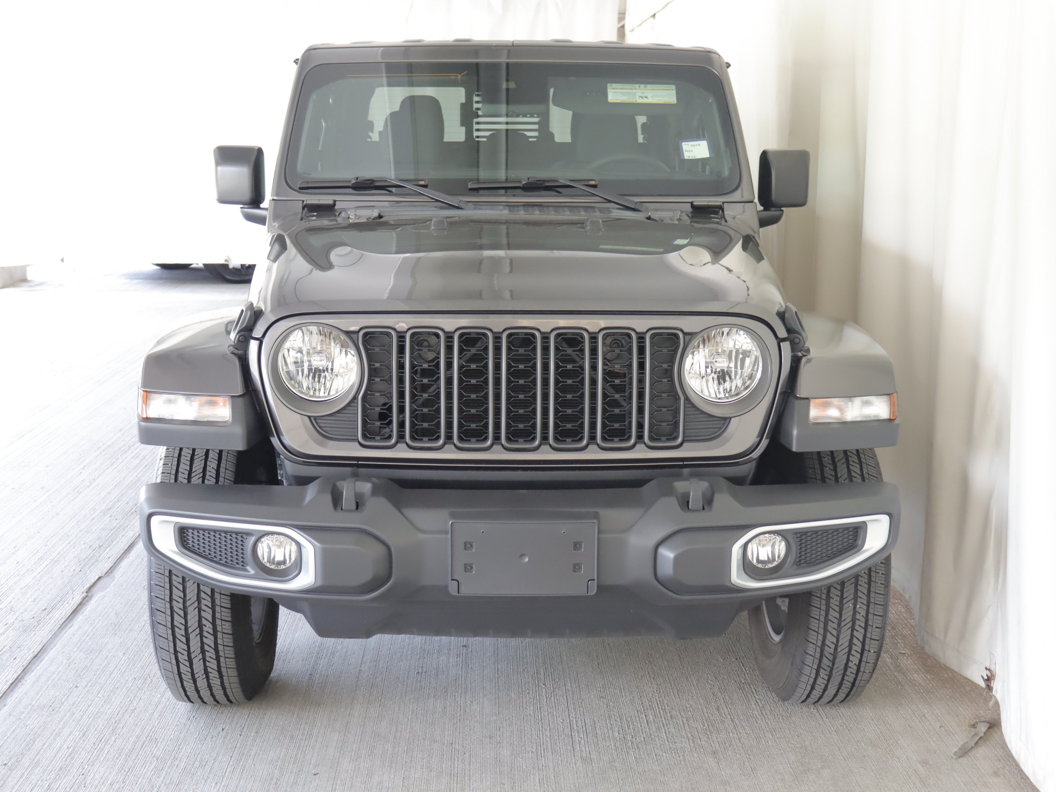 Used 2024 Jeep Gladiator Sport AWD/4WD image 4