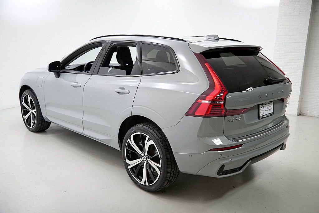 Certified 2024 Volvo XC60 T8 Ultimate w/ Protection Package Premier image 7