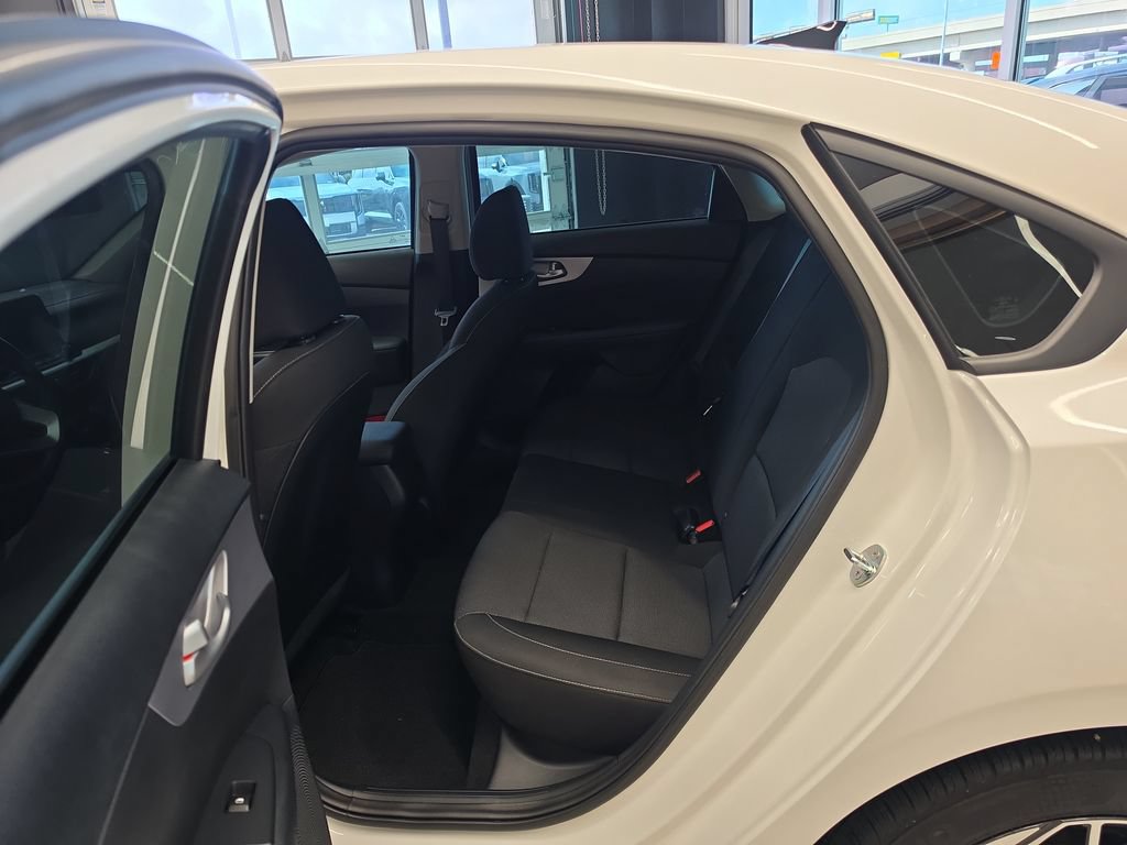 Certified 2024 Kia Forte LXS w/ LXS Technology Package FWD image 33