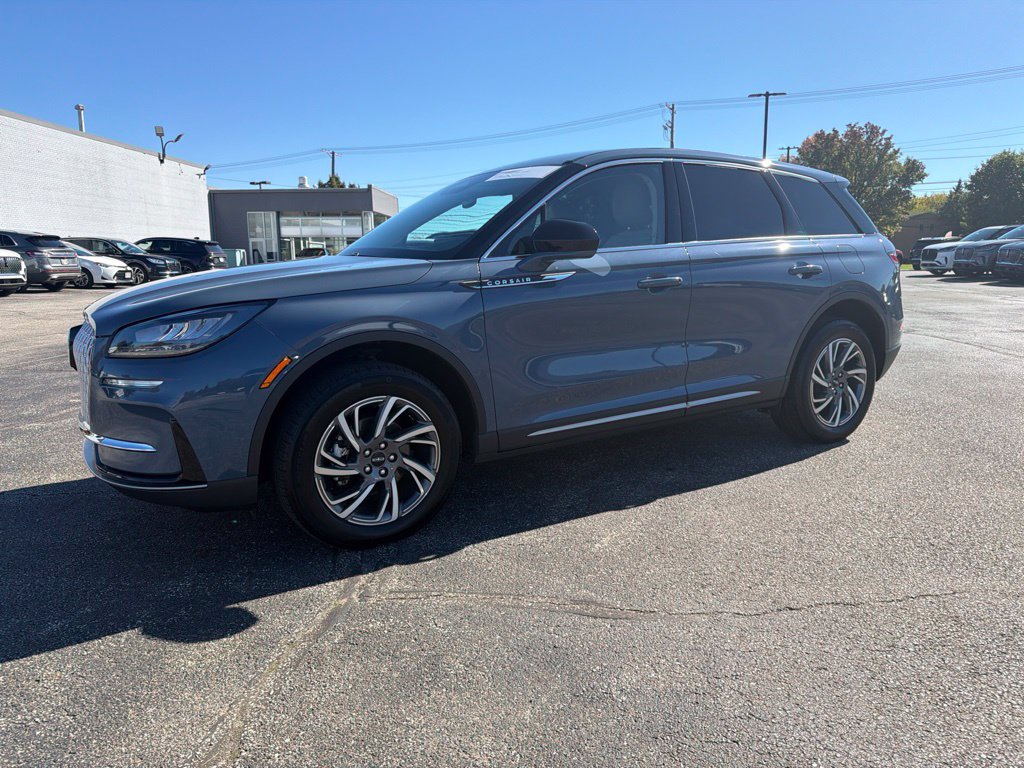 Used 2023 Lincoln Corsair AWD image 4