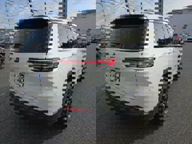 Used 2023 Jeep Grand Cherokee L Laredo image 13