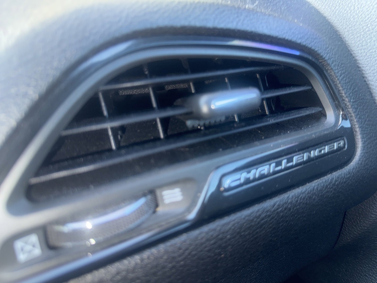 Used 2019 Dodge Challenger SXT image 10