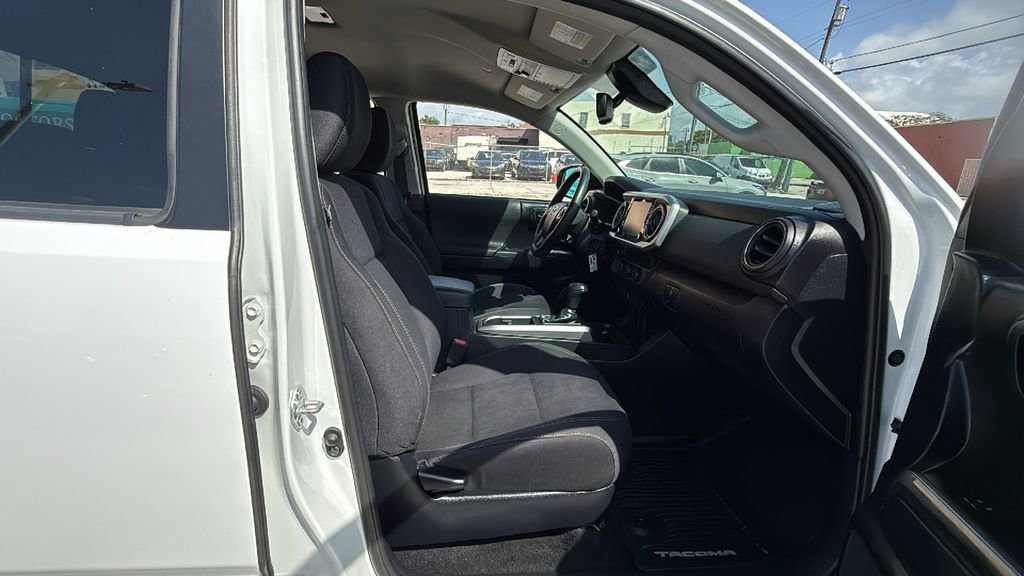 Used 2021 Toyota Tacoma SR5 w/ Trail Edition image 41