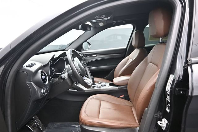 Used 2023 Alfa Romeo Stelvio Ti AWD/4WD image 6