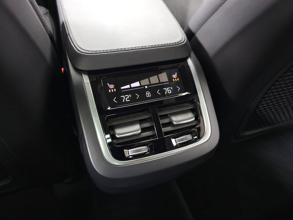 Certified 2025 Volvo XC90 B6 Plus w/ Protection Package AWD/4WD image 32