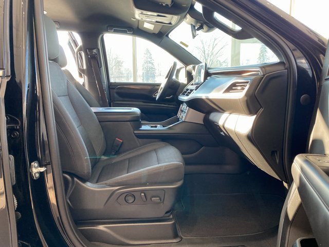 Used 2023 GMC Yukon SLE w/ Gmc Pro Safety Plus Package image 17