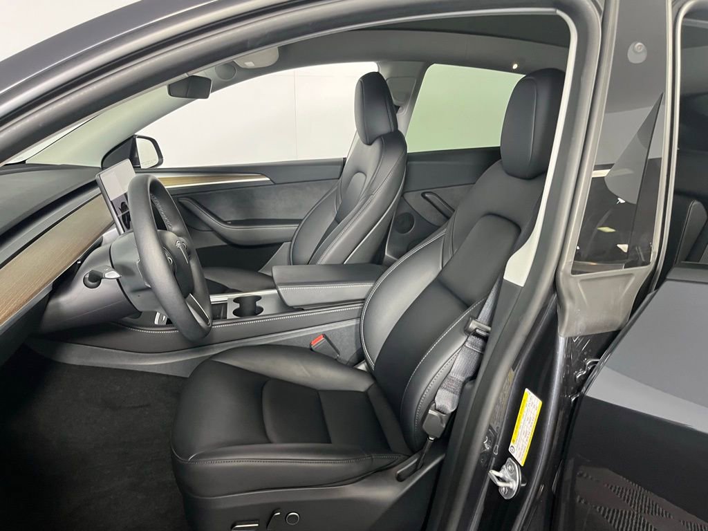 Used 2025 Tesla Model Y Long Range image 17
