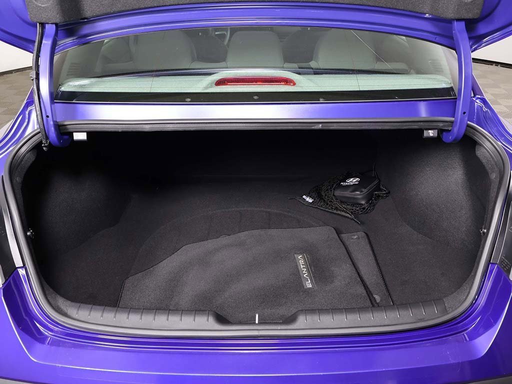 Certified 2025 Hyundai Elantra Sport image 15