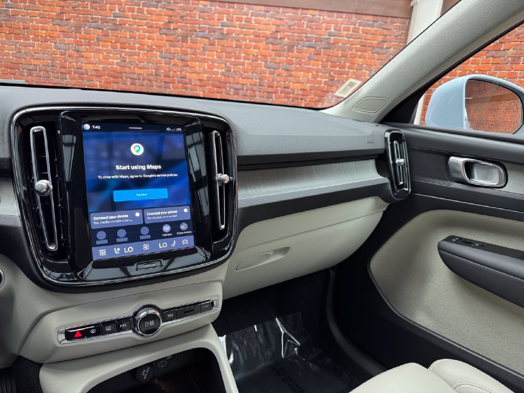 Used 2024 Volvo XC40 B5 Plus w/ Protection Package Premier AWD/4WD image 20
