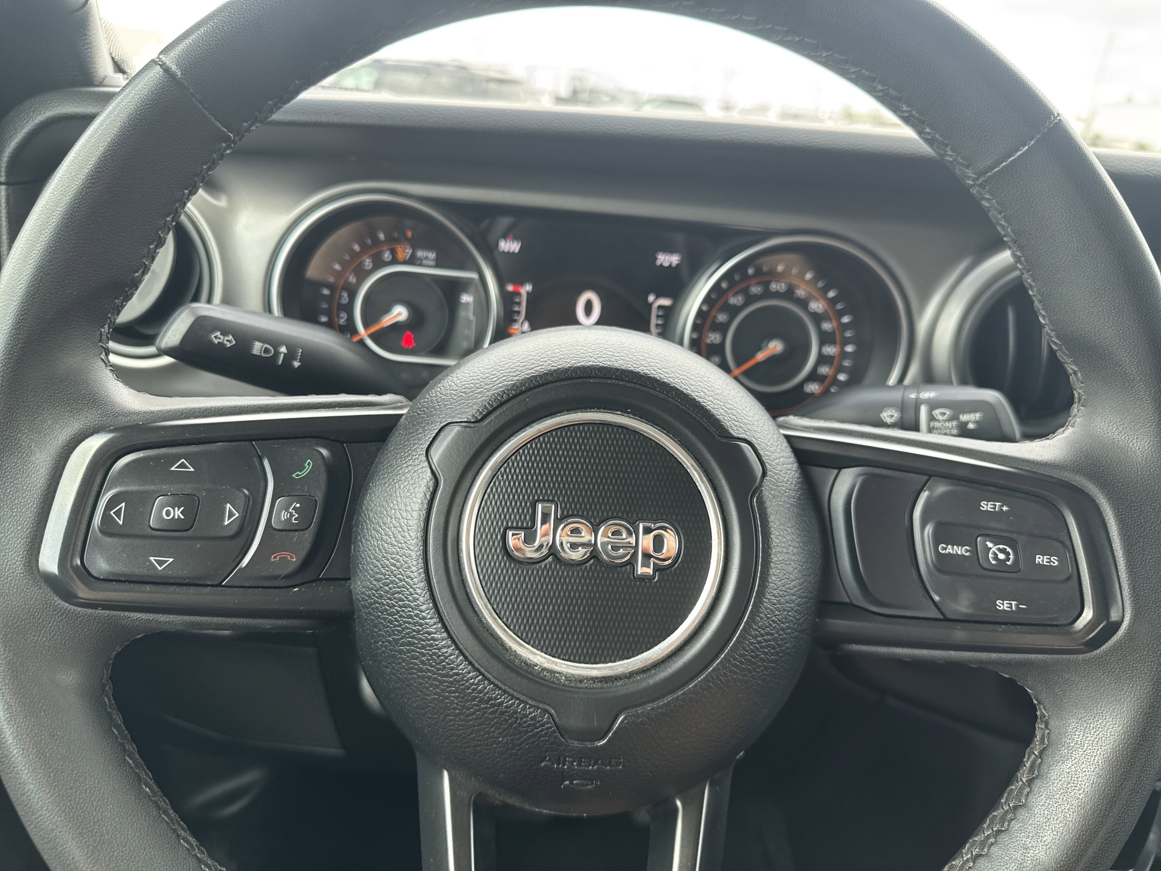 Used 2023 Jeep Gladiator Sport image 9