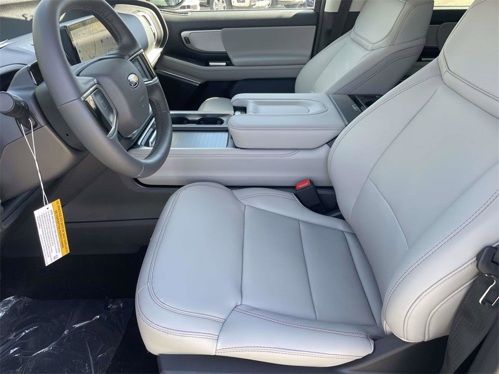 New 2025 Ford Expedition Active image 13