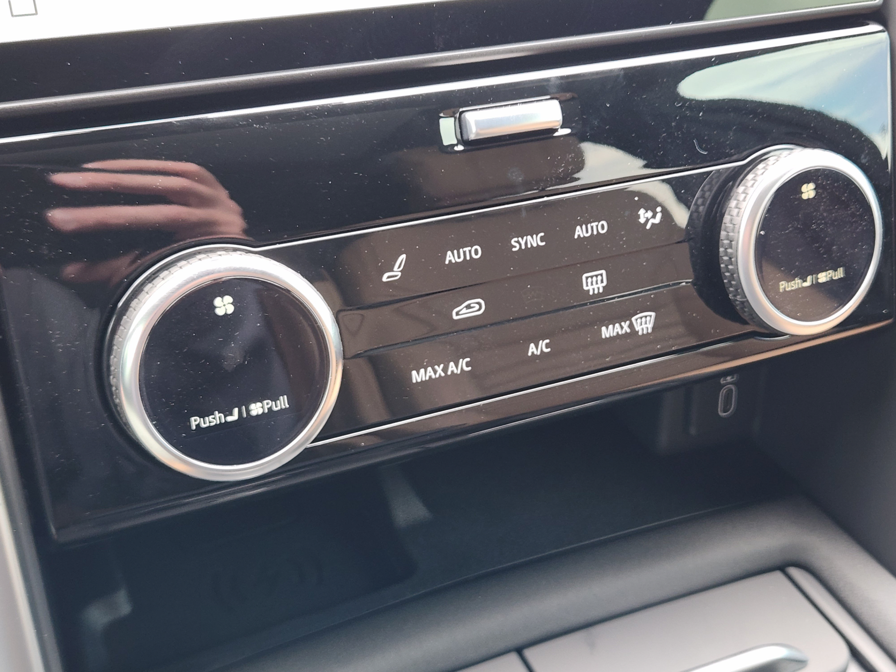 New 2026 Land Rover Discovery Dynamic SE AWD/4WD image 15