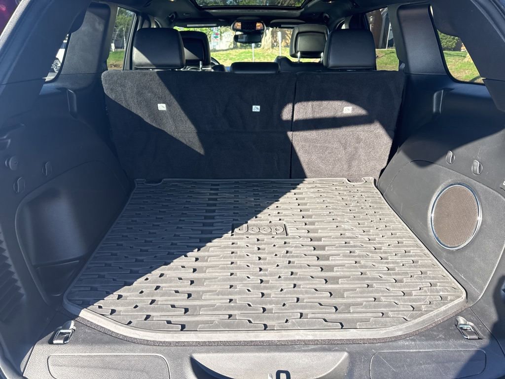 Used 2021 Jeep Grand Cherokee Limited w/ Luxury Group II image 3