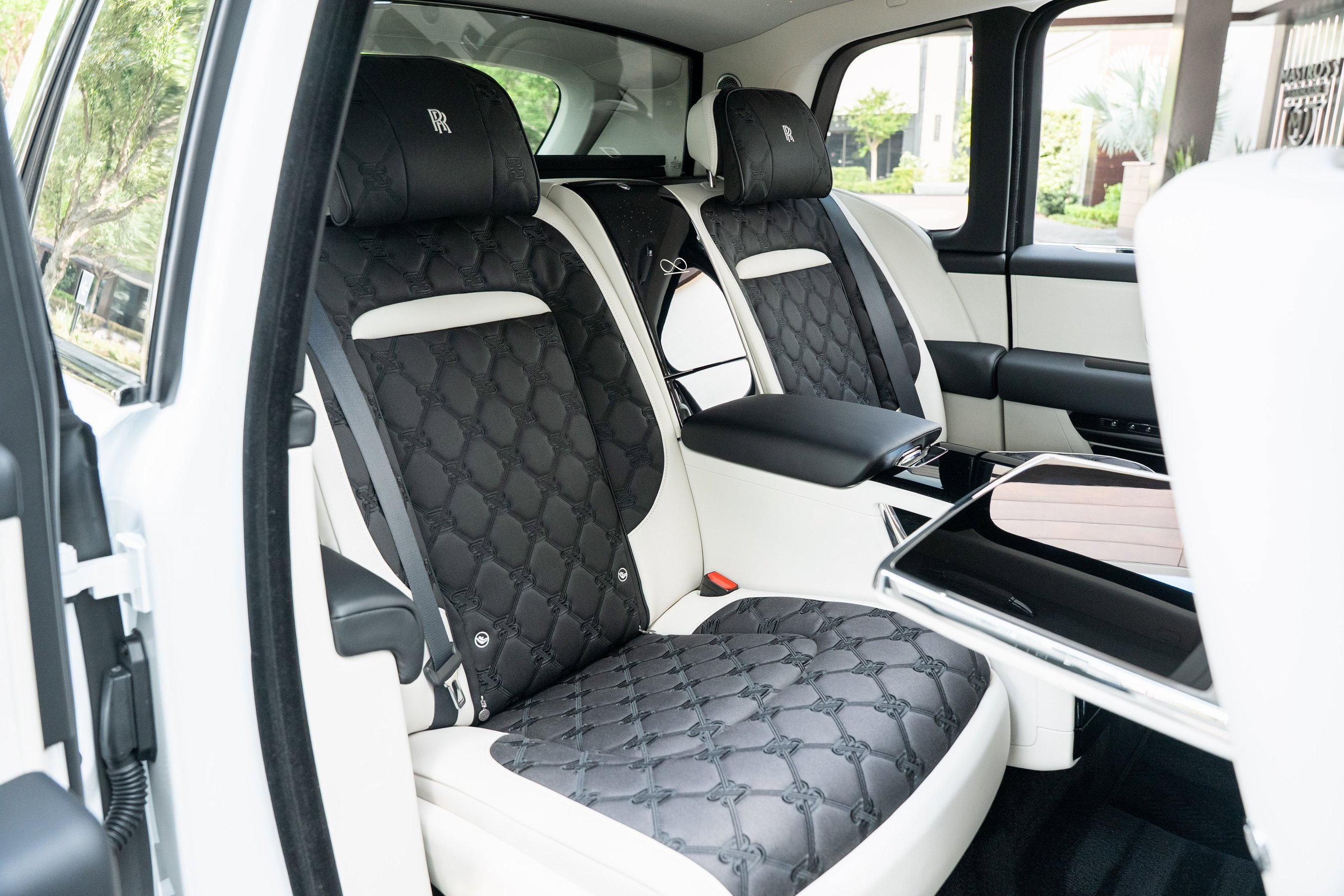 Used 2025 Rolls-Royce Cullinan Black Badge image 62